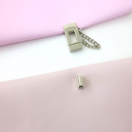 Zapięcie obrotowe 19x42mm z łańcuszkiem do torebki kolor złoty